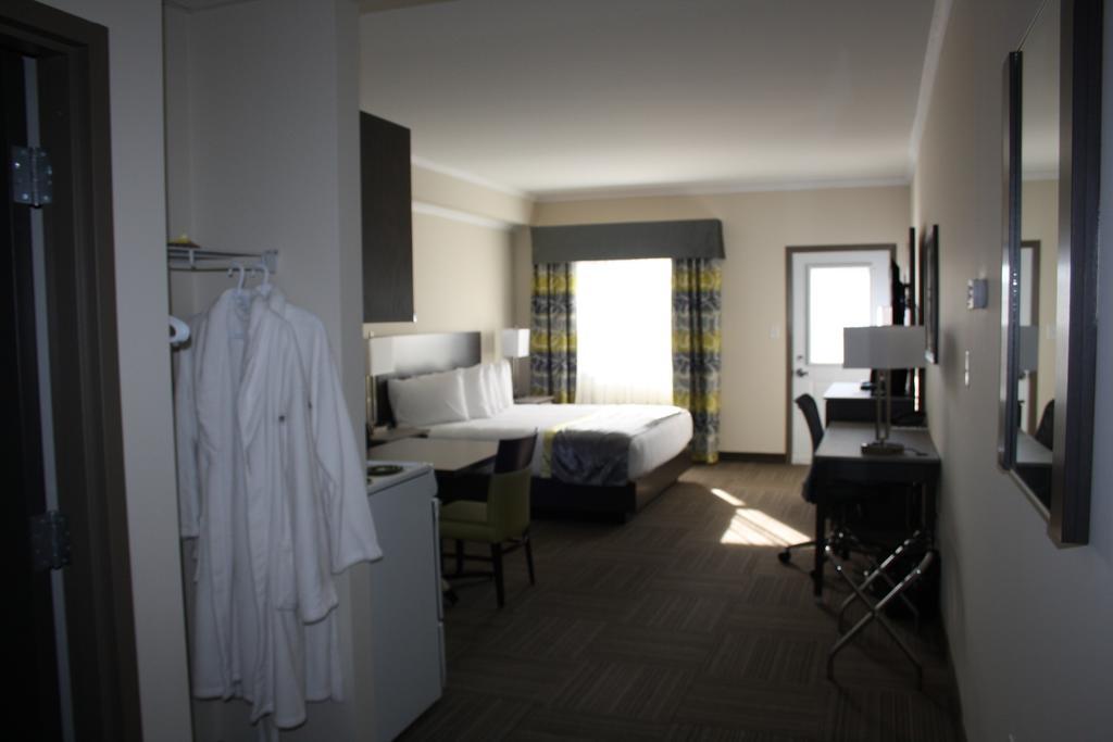 Crossroads Inn & Suites Paradise المظهر الخارجي الصورة