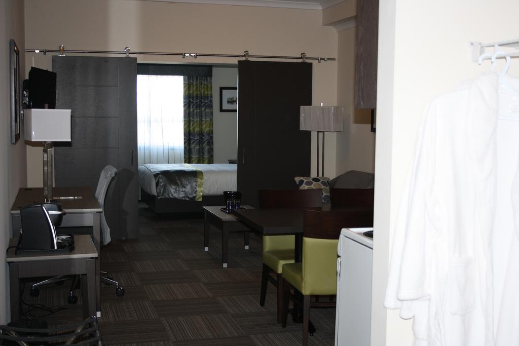 Crossroads Inn & Suites Paradise المظهر الخارجي الصورة