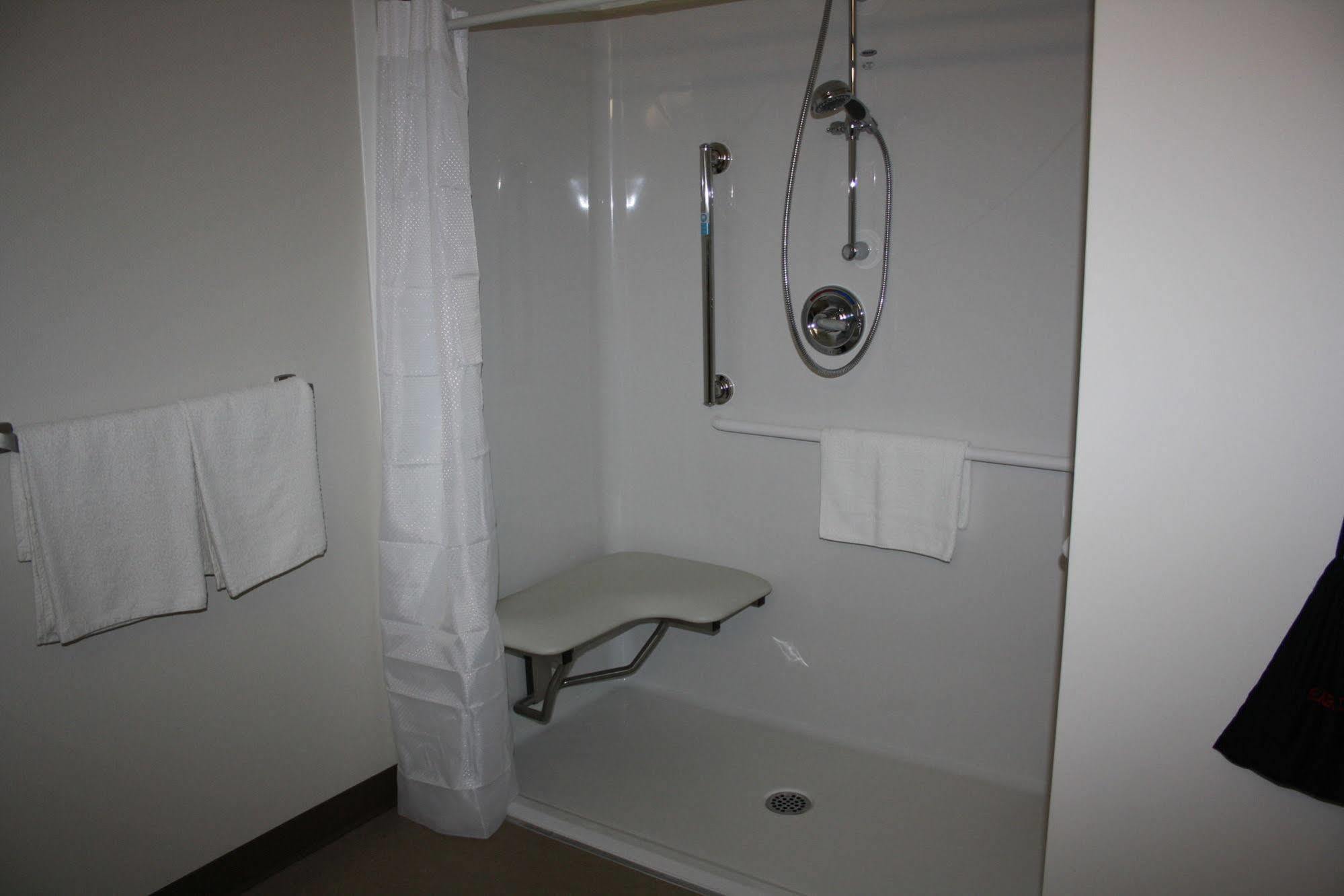 Crossroads Inn & Suites Paradise المظهر الخارجي الصورة