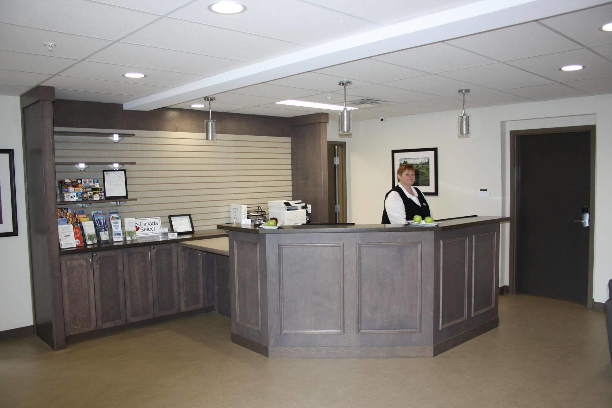 Crossroads Inn & Suites Paradise المظهر الخارجي الصورة