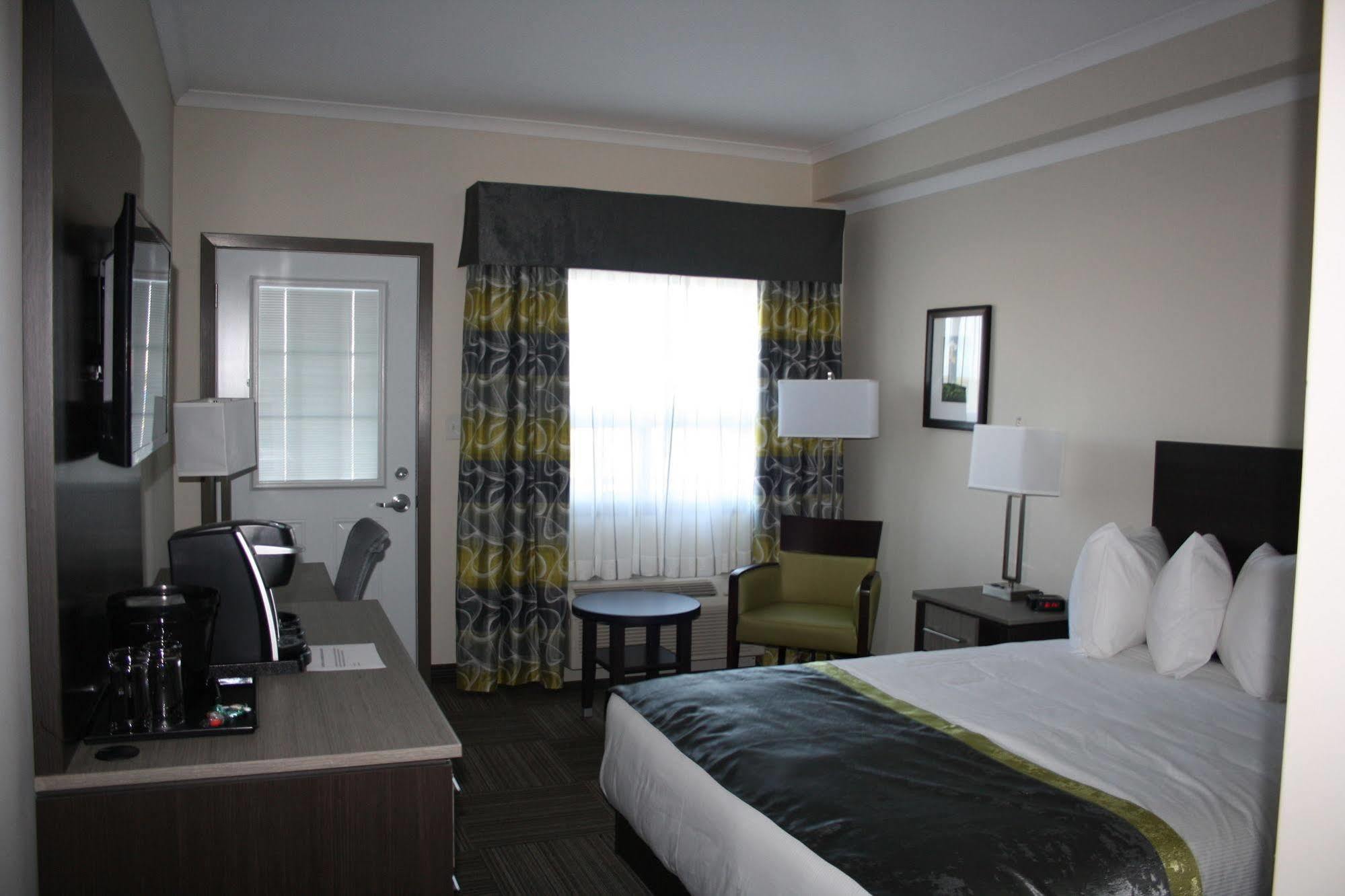 Crossroads Inn & Suites Paradise المظهر الخارجي الصورة
