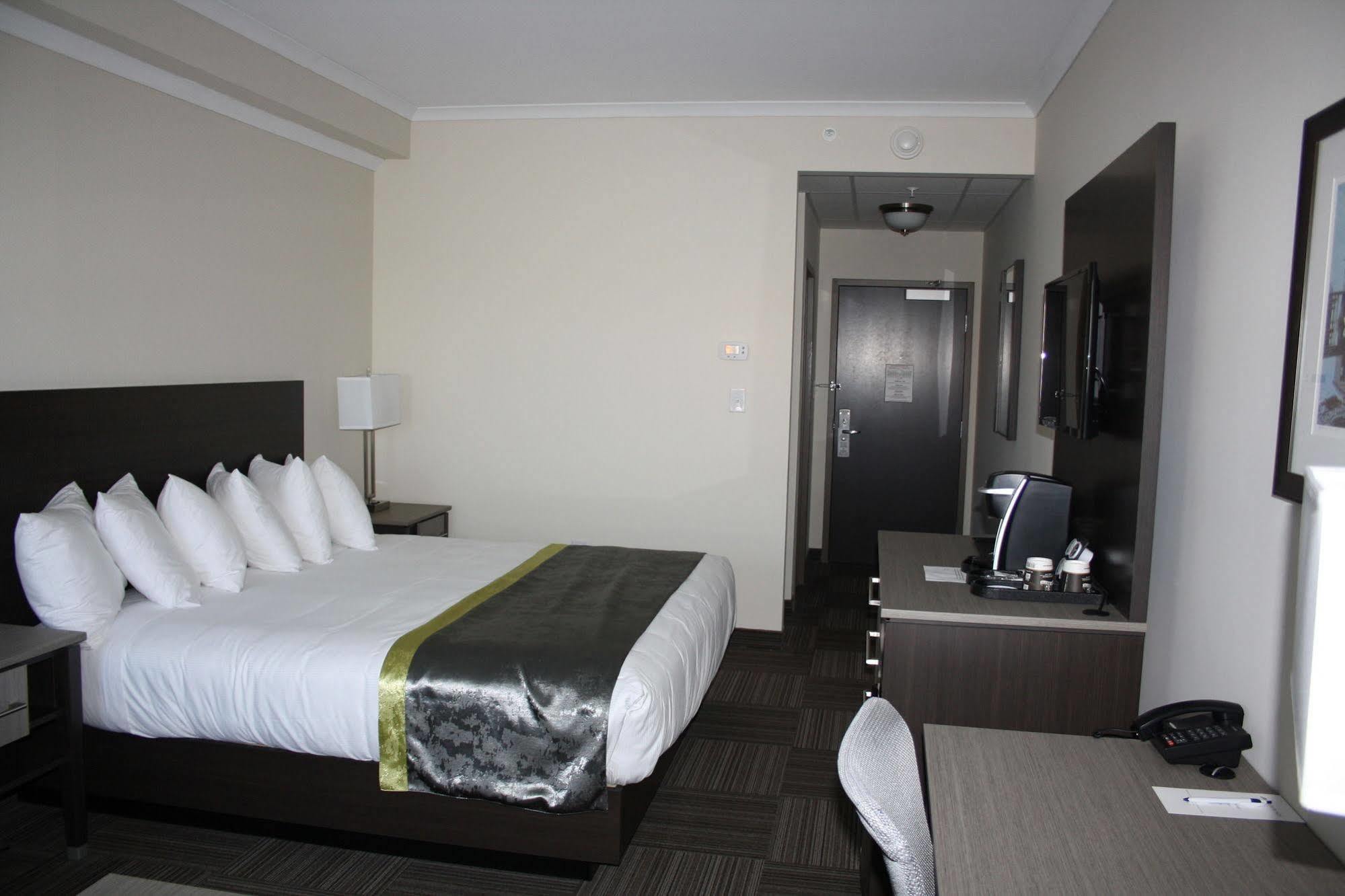 Crossroads Inn & Suites Paradise المظهر الخارجي الصورة